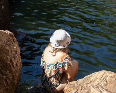 fernanda na cachoeira
